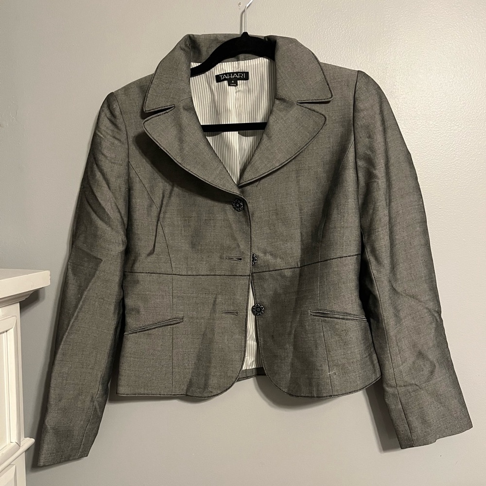 🧥tahari blazer
